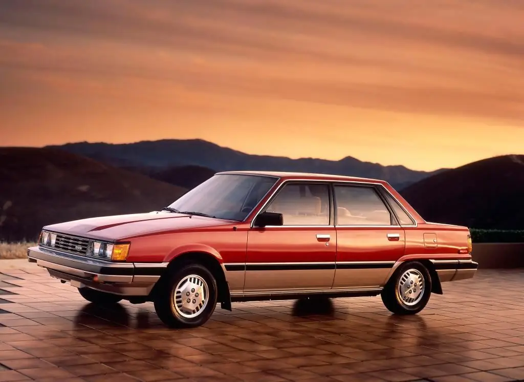 Alineación de Toyota Camry: la historia de la creación del automóvil, características técnicas, años de producción, equipamiento, descripción con foto