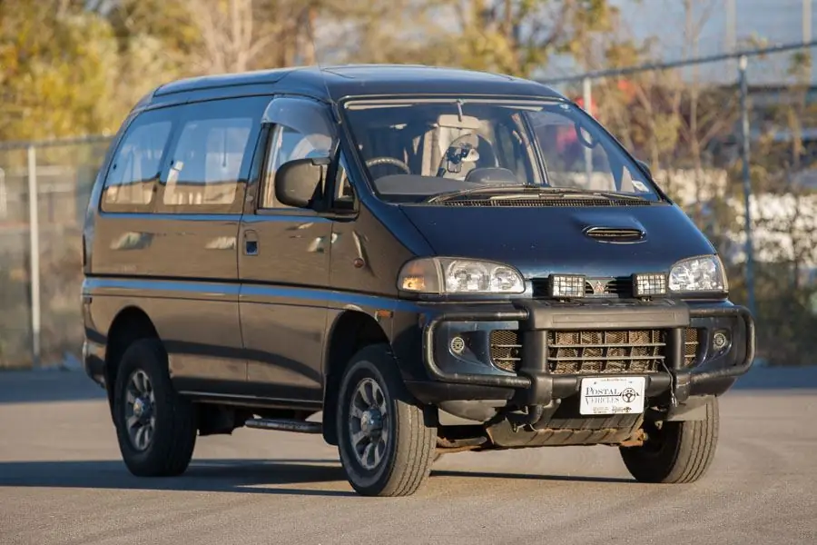 Delica 4wd. Mitsubishi Delica Space Gear. Митсубиси Delica Space Gear. Митсубиси Делика Спейс Гир. Mitsubishi Space Gear.