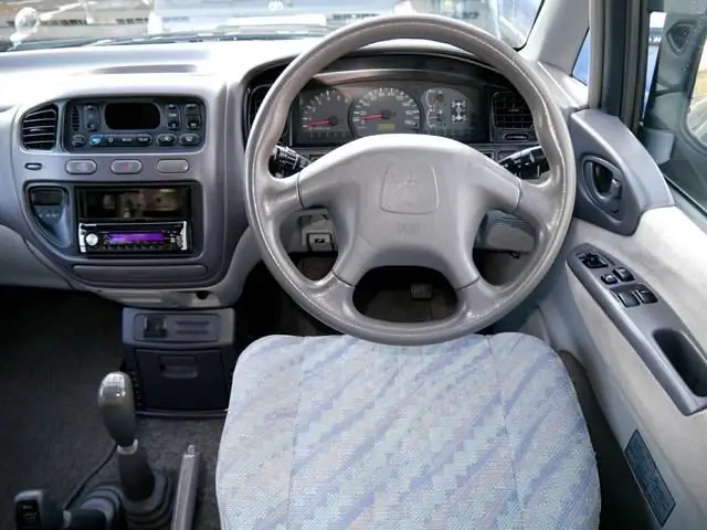 Interior Mitsubishi Space Gear