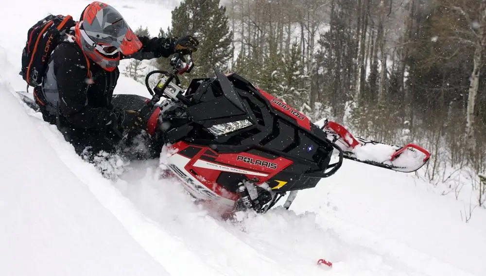 sportliches Schneemobil