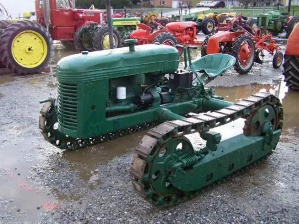 Homemade caterpillar minitractor: features and photos