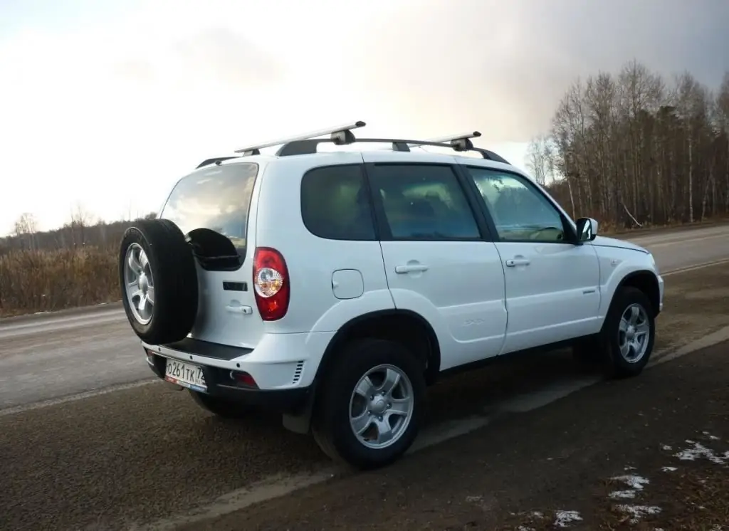 Bild "Chevrolet Niva" auf der Straße