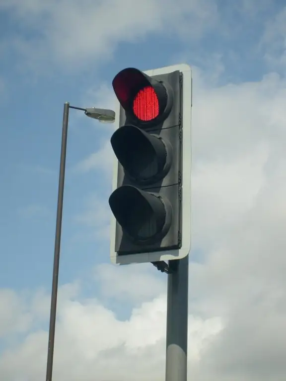 SDA paragraph 6: what does the flashing green traffic light mean, how to navigate the traffic light correctly