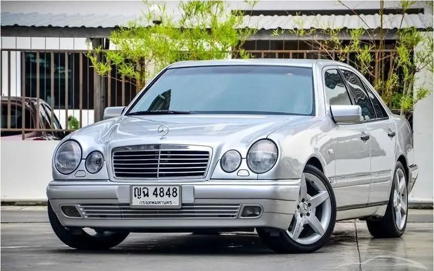 "Mercedes e230 W210": especificacions i visió general