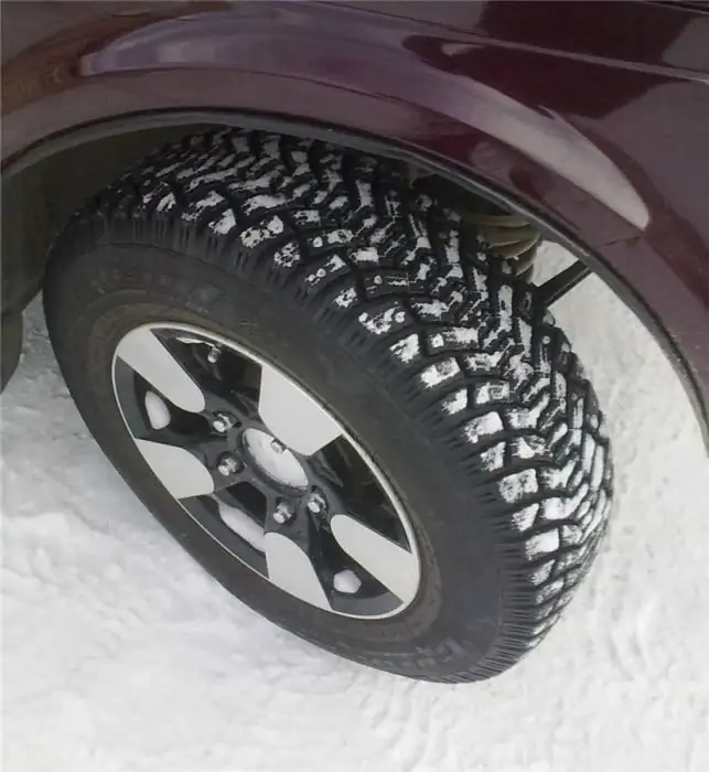 studded tires on Chevrolet Niva