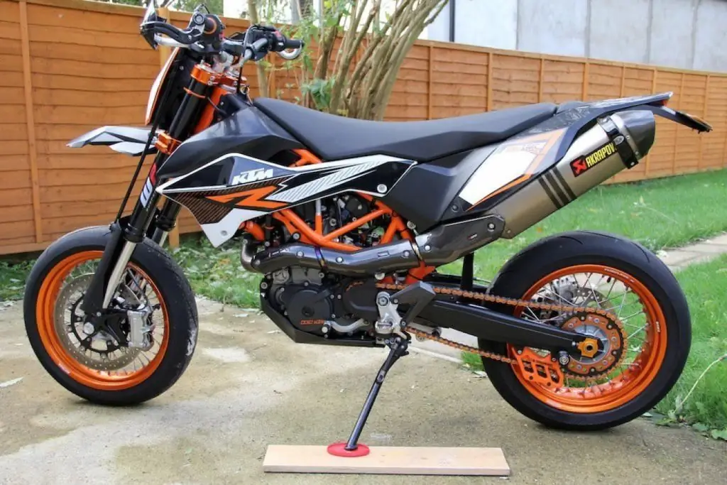 KTM 690 SMC πορτοκαλί