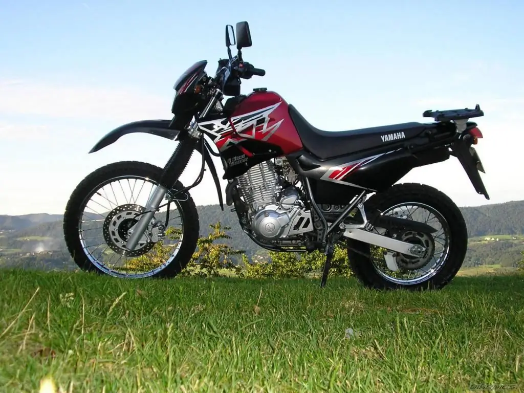 Yamaha XT 600: kev qhia tshwj xeeb, siab tshaj plaws ceev, kev ua haujlwm thiab kev saib xyuas nta, kho cov lus qhia thiab tshuaj xyuas tus tswv