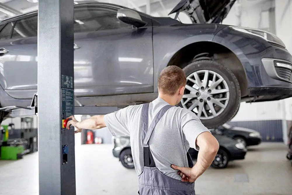 Auto servis i motor