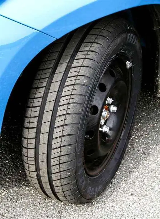 EfficientGrip Compact Goodyear auf Auto