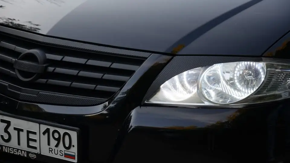 nissan headlight cilia