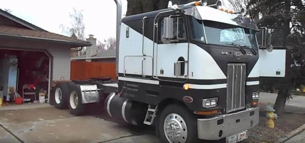 Bir dizi Amerikan traktörü "Peterbilt"