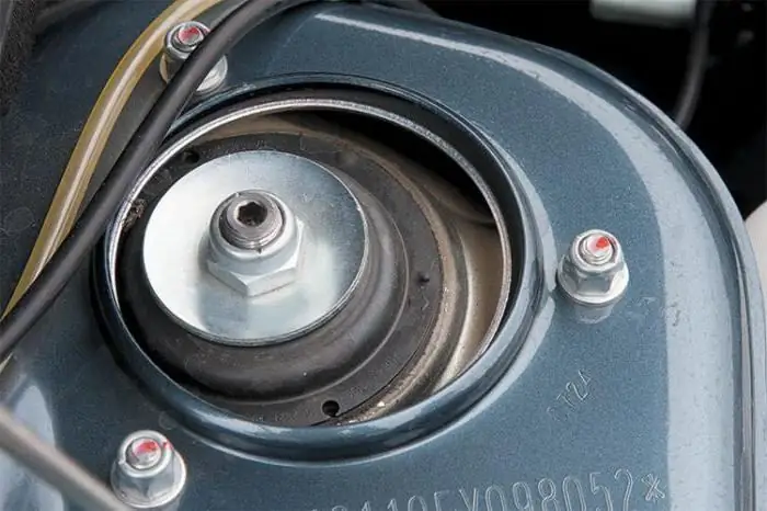 Support bearings of the front struts: photo, signs of malfunction. How to replace the front strut bearing?