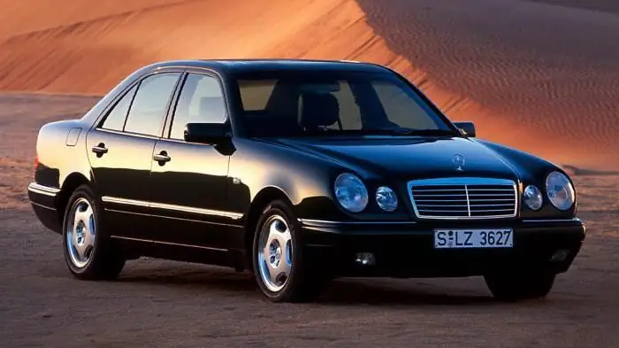 Makina Mercedes W210: karakteristika, përshkrim dhe komente. Pasqyrë e makinës Mercedes-Benz W210