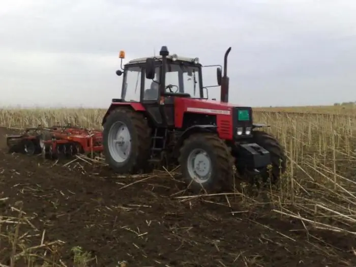 Ciągnik „Białoruś-1221”: urządzenie, dane techniczne, opis i recenzje