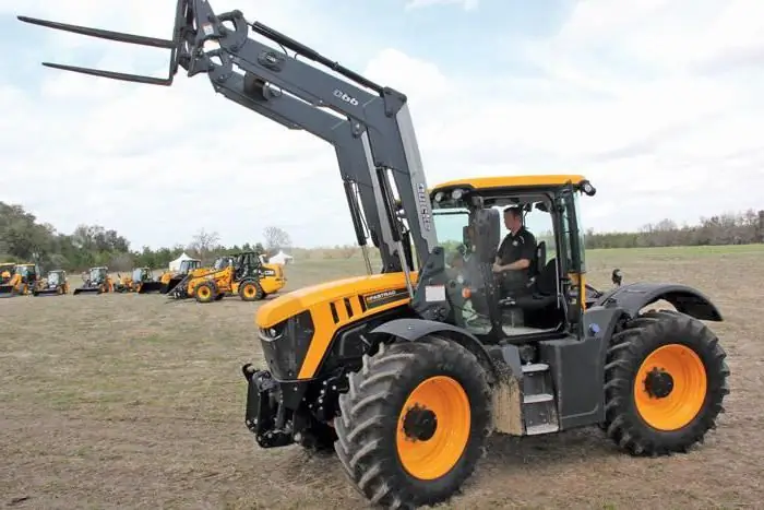 Traktor ngarkues JCB