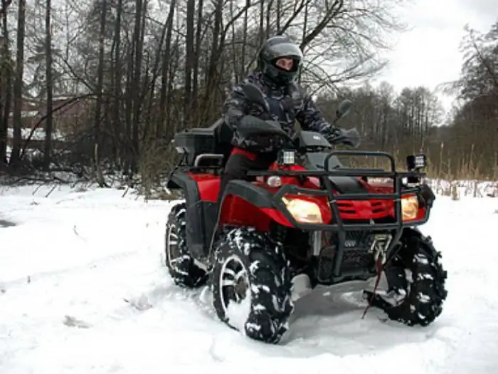 Ste alth-300 ATV thiab nws cov nta