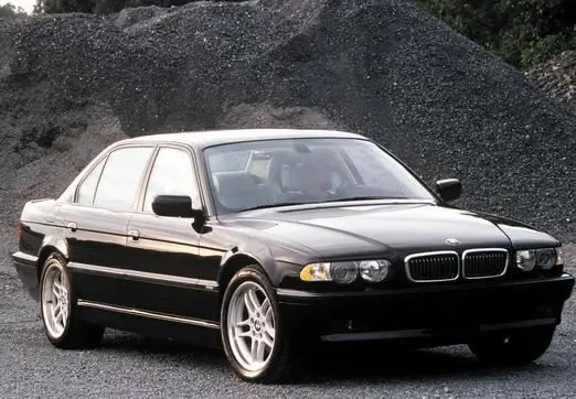 BMW E38 - მრავალმხრივი აღმასრულებელი მანქანა